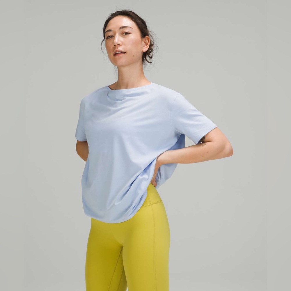 lululemon back in action short sleeve shirt blue linen size 8